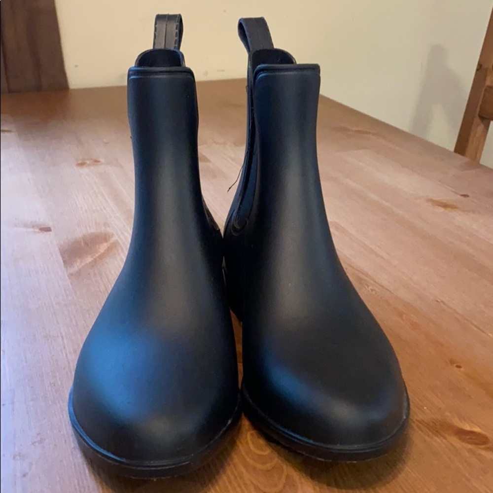 Women’s black booties